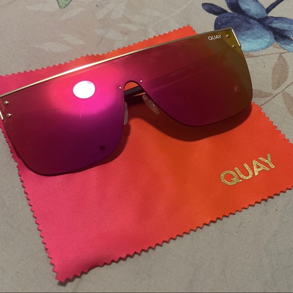 Quay BLOCKED Shield Shades Pink 💕